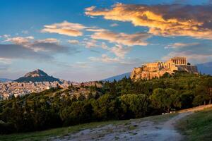 ikonisch Parthenon Tempel beim das Akropolis von Athen, Griechenland foto