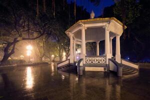 Guangzhou Menschen Park mit Nebel beim Nacht, China foto