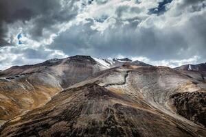 Aussicht von Himalaya in der Nähe von Tanglang la passieren, Ladakh foto