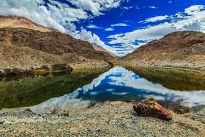 lohan tso Berg See. nubra Schlucht, Ladakh, Indien foto