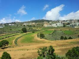 atemberaubend natürlich Schönheit von abha im Saudi Arabien im das Sommer- Jahreszeit. hoch Berge, Grün, niedrig Wolken und Nebel sind das Schönheit von abha. foto