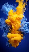 Blau und Gelb Acryl Farben und Tinte im Wasser. abstrakt Hintergrund. foto