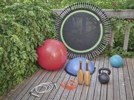 Zuhause Fitnessstudio Konzept auf ein Hinterhof Terrasse foto