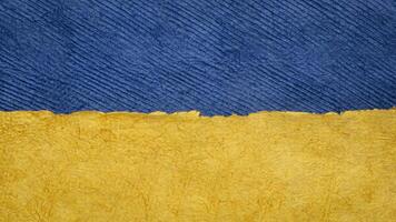 Papier abstrakt im Farben von ukrainisch National Flagge foto