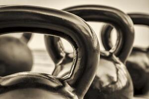 Kettlebells - - schwarz und Weiß abstrakt foto