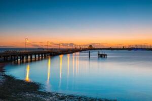 Sonnenuntergang auf st killa Seebrücke im Melbourne, Australien. foto