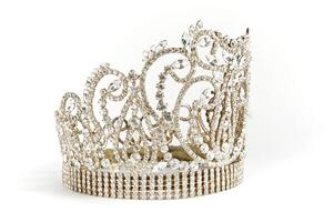 Krone oder Tiara isoliert auf ein Weiß Hintergrund foto