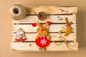 Weihnachten Hirsch Über hölzern Tabelle foto