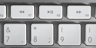 das Aluminium Tastatur zum das Computer foto