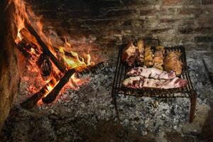 Kuh Rippen Fleisch gegrillt, gekocht mit Holz Feuer, la Pampa, Argentinien foto