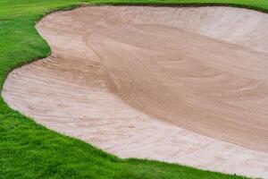 Golf Kurs Sand Grube Bunker ästhetisch Hintergrund, gebraucht wie Hindernisse zum Golf Wettbewerbe zum Schwierigkeit und fallen aus das Kurs zum Schönheit foto