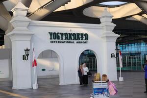 Yogyakarta International Flughafen ja ist modern Einrichtung Portion International und inländisch Flüge. diese lebenswichtig Tor zum beide International und inländisch Reisende. kulon progo - - Indonesien 09 03 2023 foto