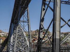 Porto, Portugal ein ungewöhnlich Aussicht von Luis ich Brücke Über Douro Fluss foto