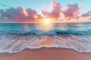 sanft Wellen Läppen beim ein sandig Strand unter ein Pastell- Sonnenuntergang foto