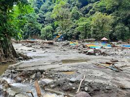 Tanah Datenerfasser, Indonesien - - kann 12, 2024. Bedingung von das Mega mendung Wasser Park welche war betroffen durch kalt Lava Blitz Überschwemmungen, natürlich Katastrophen im lemba anai foto