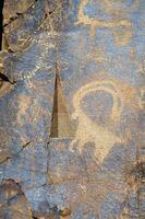Petroglyphen innerhalb das archäologisch Landschaft von tamgaly. Almatie Bereich, Kasachstan foto