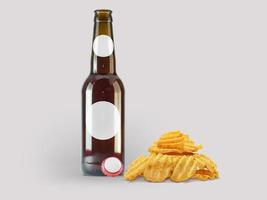 Kartoffelchipsnacks und braune Flasche auf farbigem Hintergrund isoliert. Oktoberfest-Konzept. foto