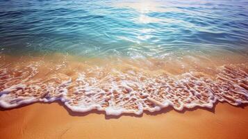 Strand mit Türkis Wasser und golden Sand, geküsst durch das warm Sonne von Sommer- foto