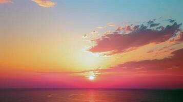 Sonnenuntergang Gemälde das Himmel mit Farbtöne von orange, Rosa, und lila, Signalisierung das Ende von Sommer- Tag foto