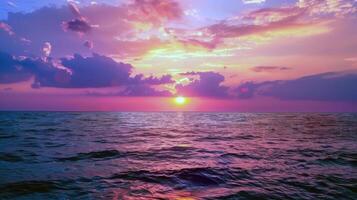 Sonnenuntergang Gemälde das Himmel mit Farbtöne von orange, Rosa, und lila, Signalisierung das Ende von Sommer- Tag foto