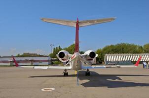 Geschäft Flugzeug geparkt beim das Flughafen foto