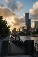 Stadtbild Bild von Melbourne, während Sommer- Sonnenuntergang. - - 28 Dezember 2012, Melbourne, Australien. foto