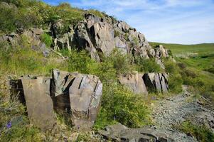 Petroglyphen innerhalb das archäologisch Landschaft von tamgaly. Almatie Bereich, Kasachstan foto