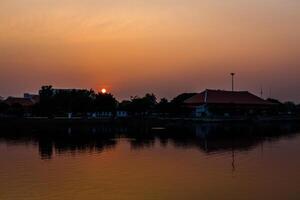 Sonnenuntergang von Stadt foto