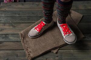 Farbe Socken auf ein hölzern Fußboden foto
