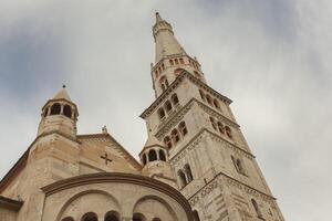 Duomo und ghirlandina Turm im Modena, Italien 4 foto