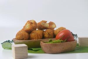 indonesisch Besondere Essen welche ist häufig namens Risolen ist ein traditionell Snack foto