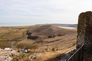 Landschaft Foto von das Aussicht beim das oben von das Abonnieren mittelalterlich Festung in der Nähe von Abonnieren im Tulcea, Rumänien.