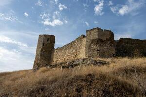 Landschaft Foto von das oben von das Abonnieren mittelalterlich Festung in der Nähe von Abonnieren im Tulcea, Rumänien.