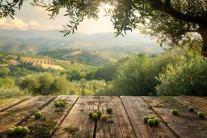 leeren alt hölzern Tabelle zum Produkt Anzeige mit natürlich Grün Olive Feld und Grün Oliven foto