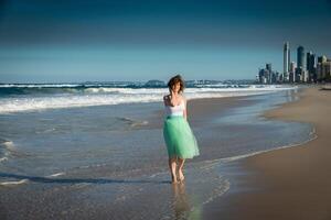 schön Mädchen posieren auf das Strand. Gold Küste, Australien, Queensland foto