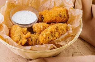 Französisch Fritten und gebraten Hähnchen Nuggets foto