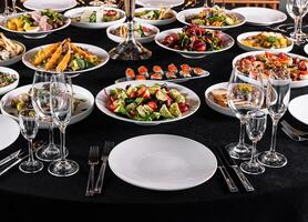 elegant Essen Tabelle einstellen zum Gourmet Bankett foto