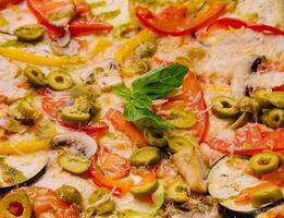 frisch gebacken Gemüse Pizza schließen oben foto