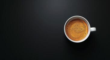 ein Tasse von Kaffee mit ein Löffel foto