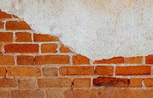 Backstein Mauer Hintergrund von ein alt hölzern Haus, ein Beliebt Check-In Stelle im Chiang Khan Bezirk, loei Provinz, Oberer, höher nordöstlich Region von Thailand. foto