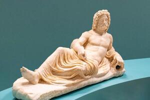 Museum Fotografie. uralt römisch Marmor Statue. foto