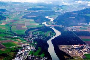 Antenne Drohne Schuss Panorama Aussicht von schweizerisch Dorf von ziefen. foto