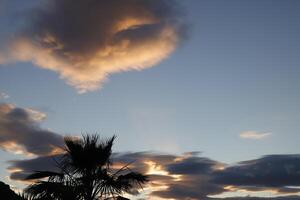 Wolken bei Sonnenuntergang foto