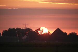 Sonnenuntergang im das Niederlande foto