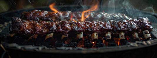 brutzelnd Spieß gebraten Kuh Rippen, unwiderstehlich Grill Freude foto