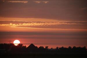 Sonnenuntergang im das Niederlande foto