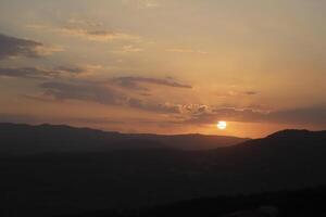 Sonnenuntergang hinter das Berge, Spanien foto