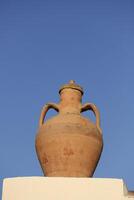 Keramik Vase beim Blau Himmel foto