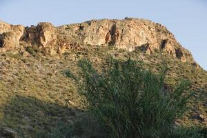 Berg, Änderungen Farben während das Tag Licht, Spanien foto