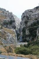 Abonnieren Schlucht, ein enorm Schlucht im das Berge von Kreta foto